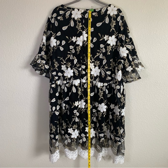 Embroidered dress - Picture 2 of 11